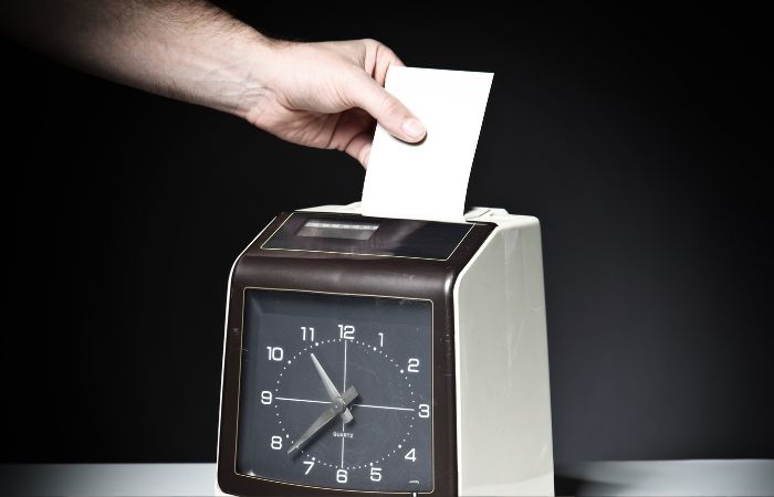 Evidencija radnog vremena kroz aparat za čekiranje ulaska i izlaska sa posla