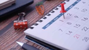 Kalendar pin i olovka kao neradni dari 2027